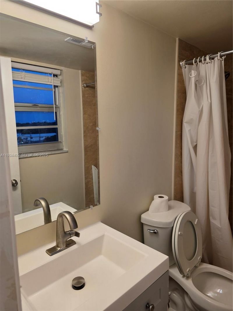 1811 Jefferson St, Unit 501, Hollywood, FL 33020 Photo