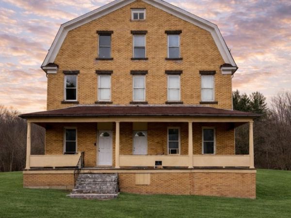 501 Bessemer Ave, Lyndora, PA 16045