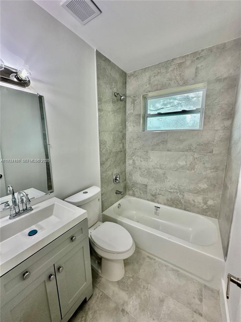 1533 NW 53rd St, Miami, FL 33142 Photo