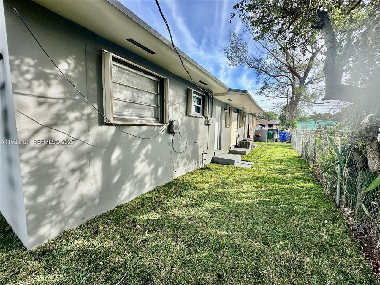 1533 NW 53rd St, Miami, FL 33142 Photo