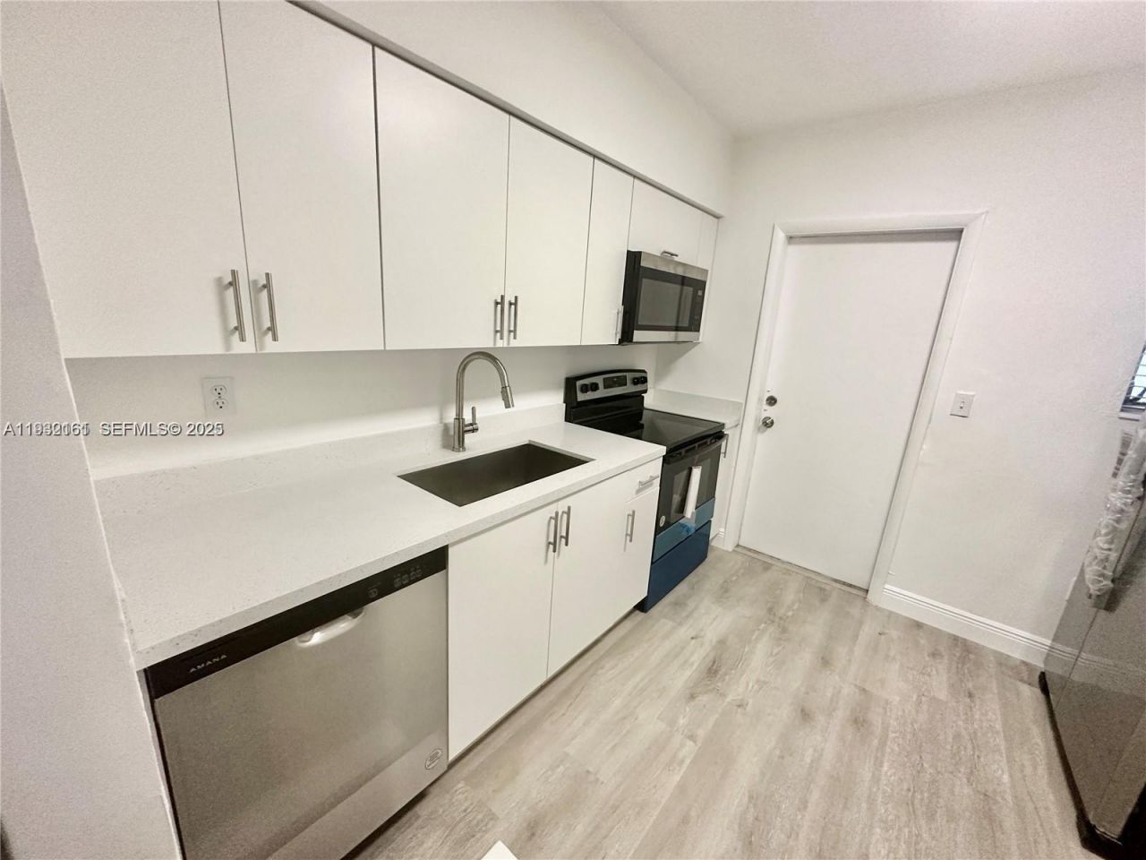 1533 NW 53rd St, Miami, FL 33142 Photo