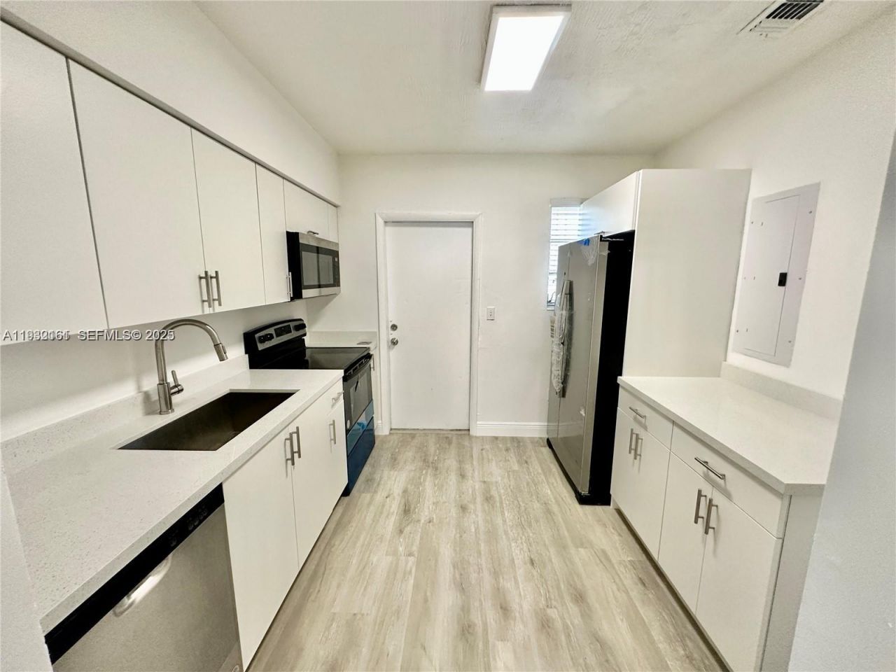 1533 NW 53rd St, Miami, FL 33142 Photo