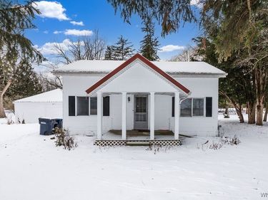 4374 East River Road, Grand Island, NY 14072