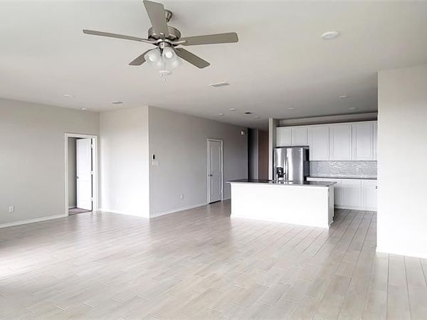 933 Ravenwood Lane, Van Alstyne, TX 75495