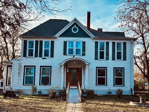 725 W 10th Street, Bonham, TX 75418