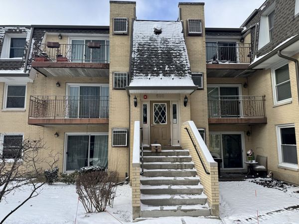 808 N River Road, Unit 1B, Mount Prospect, IL 60056