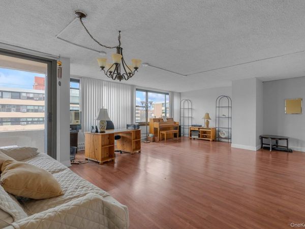 166-31 9th Ave, Unit 8A, Beechhurst, NY 11357