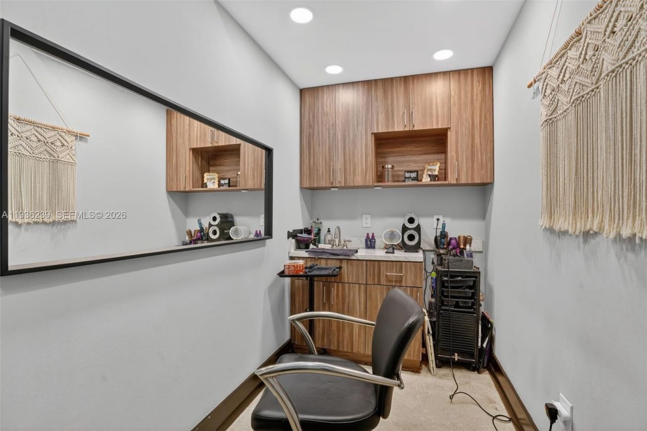 Full-service Beauty Salon For Sale In Doral, Doral, FL 33172 Photo