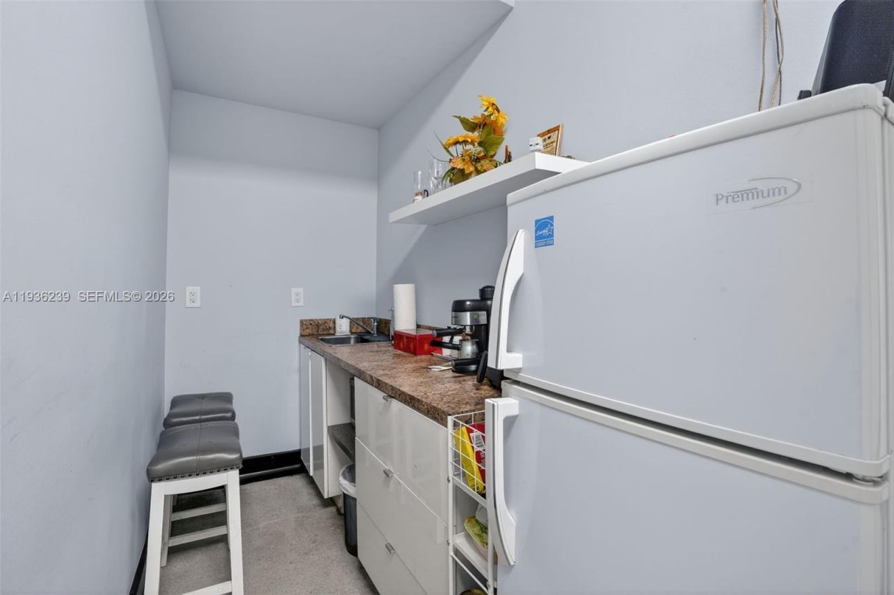 Full-service Beauty Salon For Sale In Doral, Doral, FL 33172 Photo