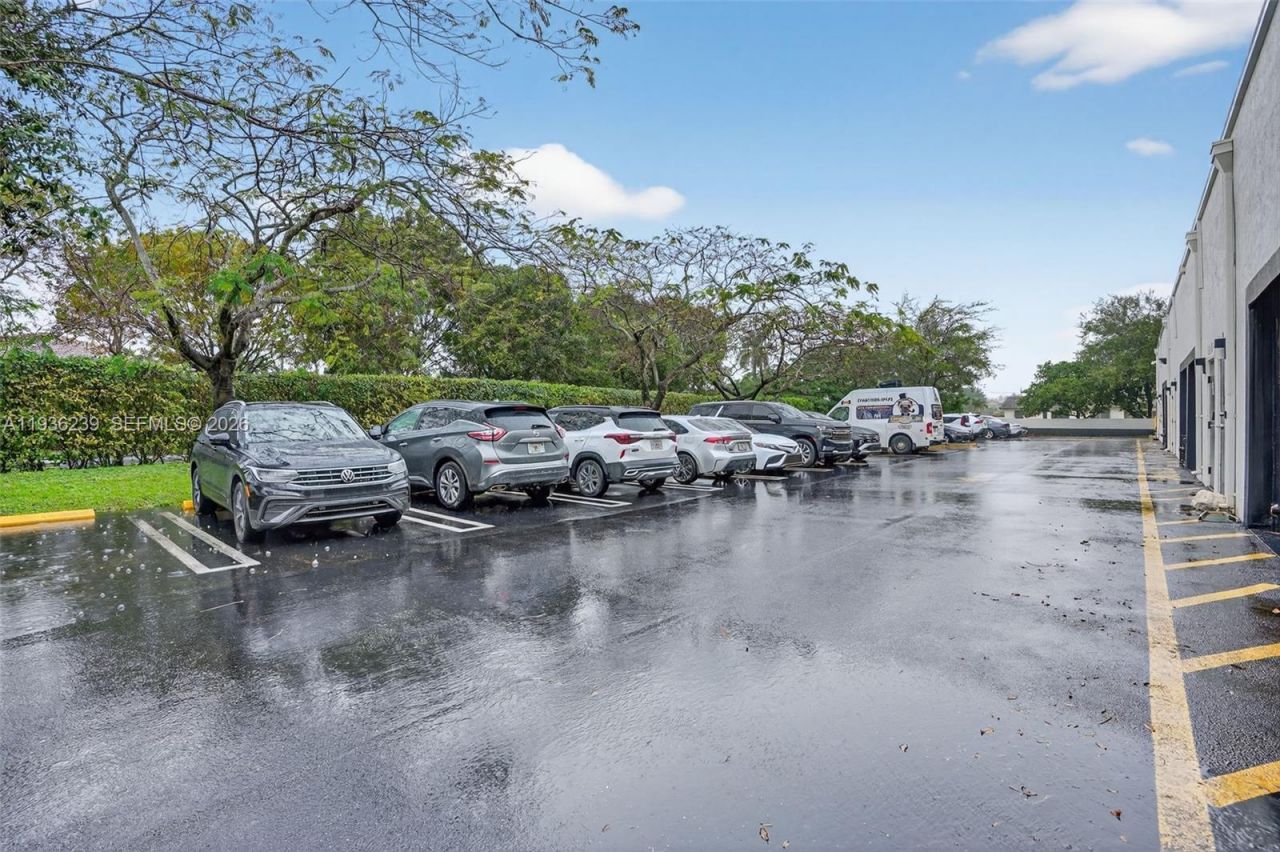 Full-service Beauty Salon For Sale In Doral, Doral, FL 33172 Photo