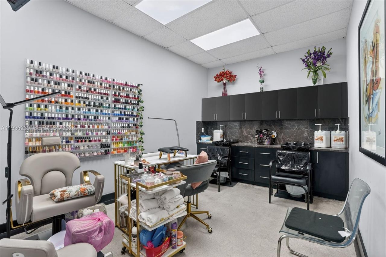 Full-service Beauty Salon For Sale In Doral, Doral, FL 33172 Photo