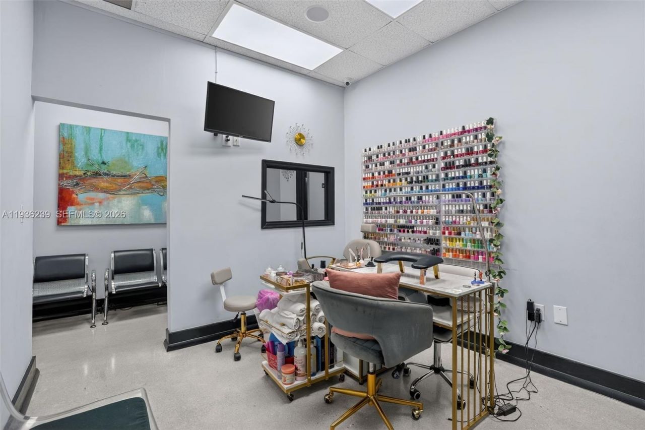 Full-service Beauty Salon For Sale In Doral, Doral, FL 33172 Photo