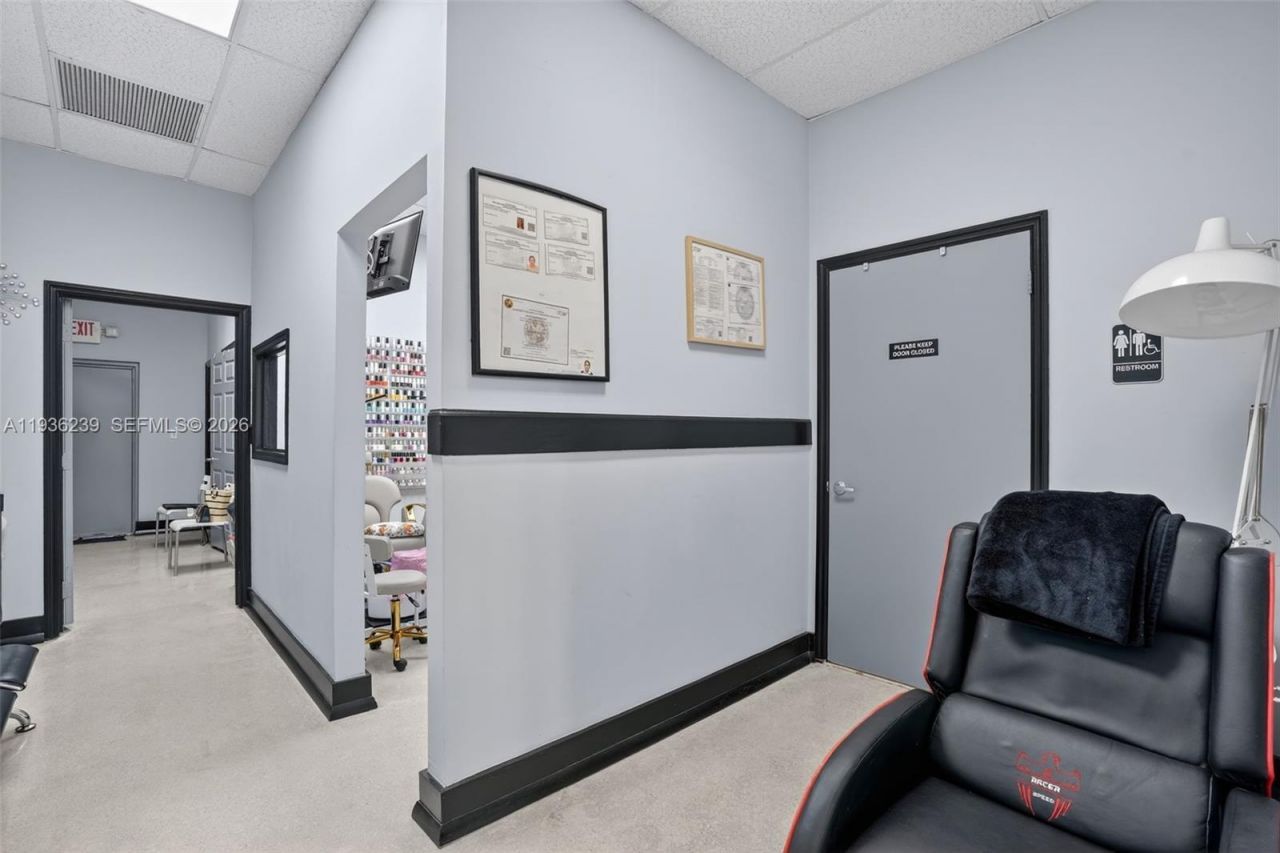 Full-service Beauty Salon For Sale In Doral, Doral, FL 33172 Photo
