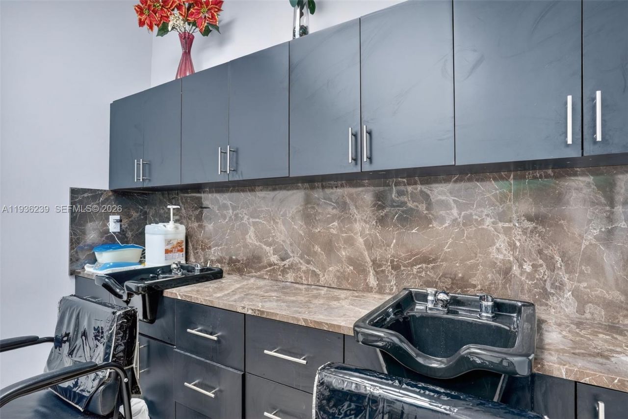 Full-service Beauty Salon For Sale In Doral, Doral, FL 33172 Photo
