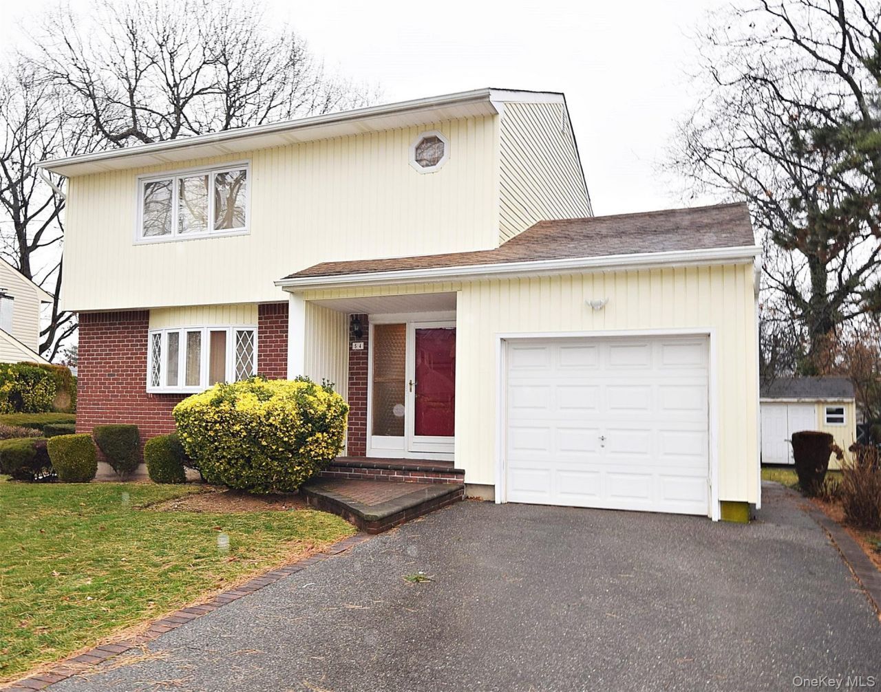 54 Grand Street, Massapequa, NY 11758 Main Photo