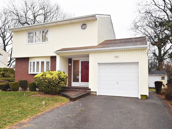 54 Grand Street, Massapequa, NY 11758