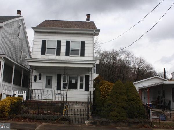 1211 RACE STREET, ASHLAND, PA 17921