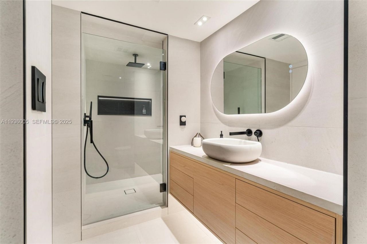 16485 Collins Ave, Unit 2438, Sunny Isles Beach, FL 33160 Photo