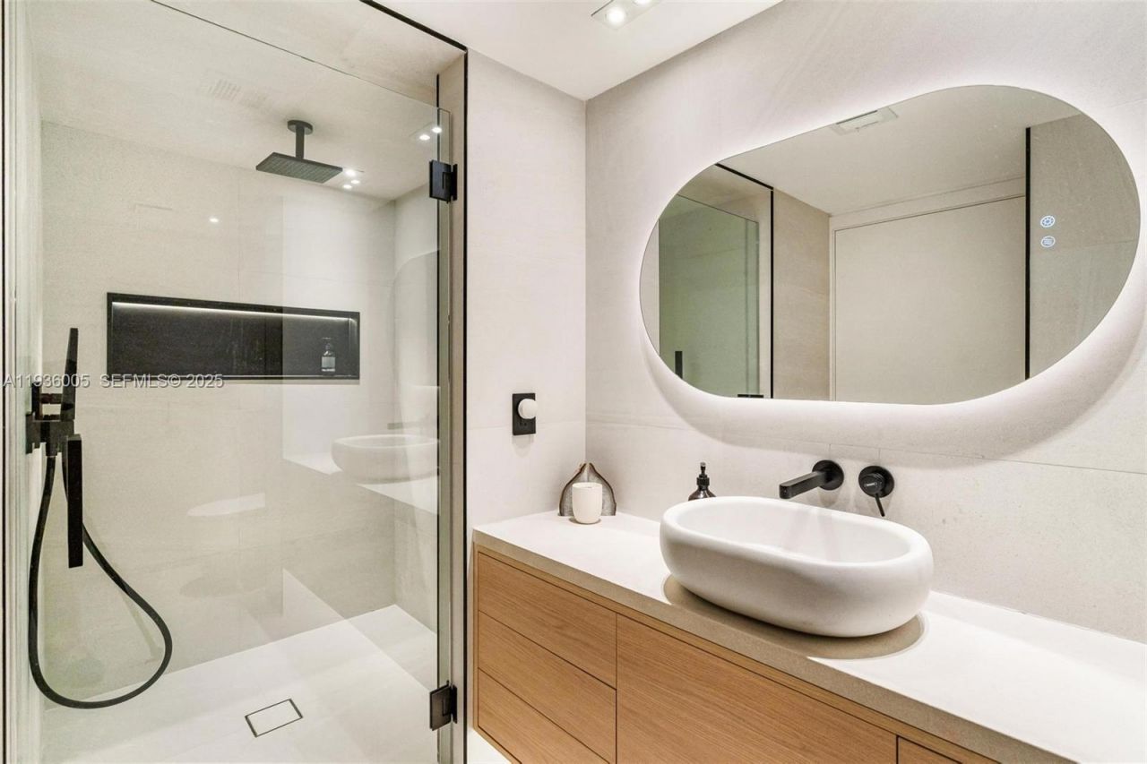 16485 Collins Ave, Unit 2438, Sunny Isles Beach, FL 33160 Photo