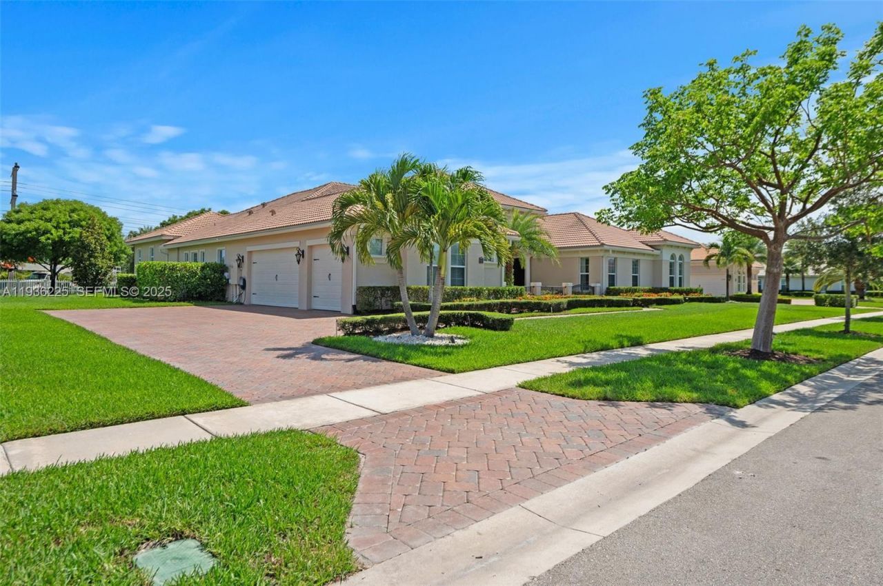 5292 S Sterling Ranch Cir, Davie, FL 33314 Photo