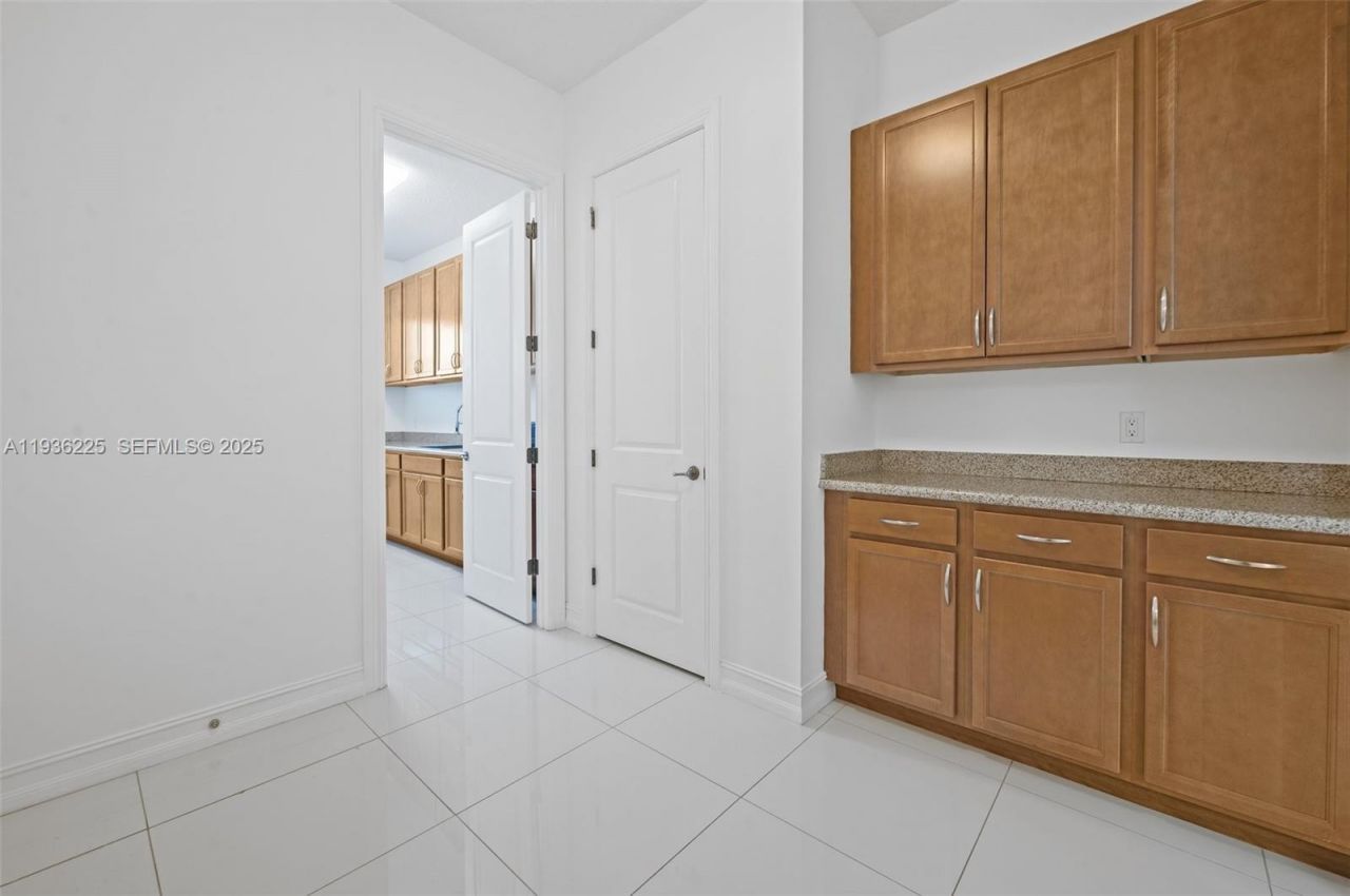 5292 S Sterling Ranch Cir, Davie, FL 33314 Photo