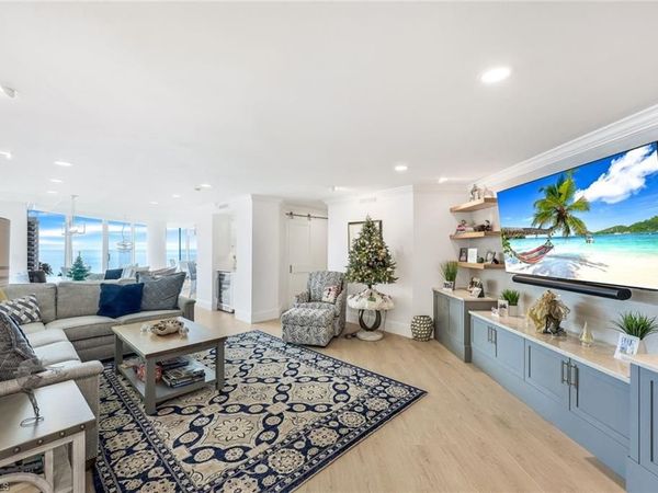 4041 Gulf Shore BLVD SW, Unit 902, NAPLES, FL 34103