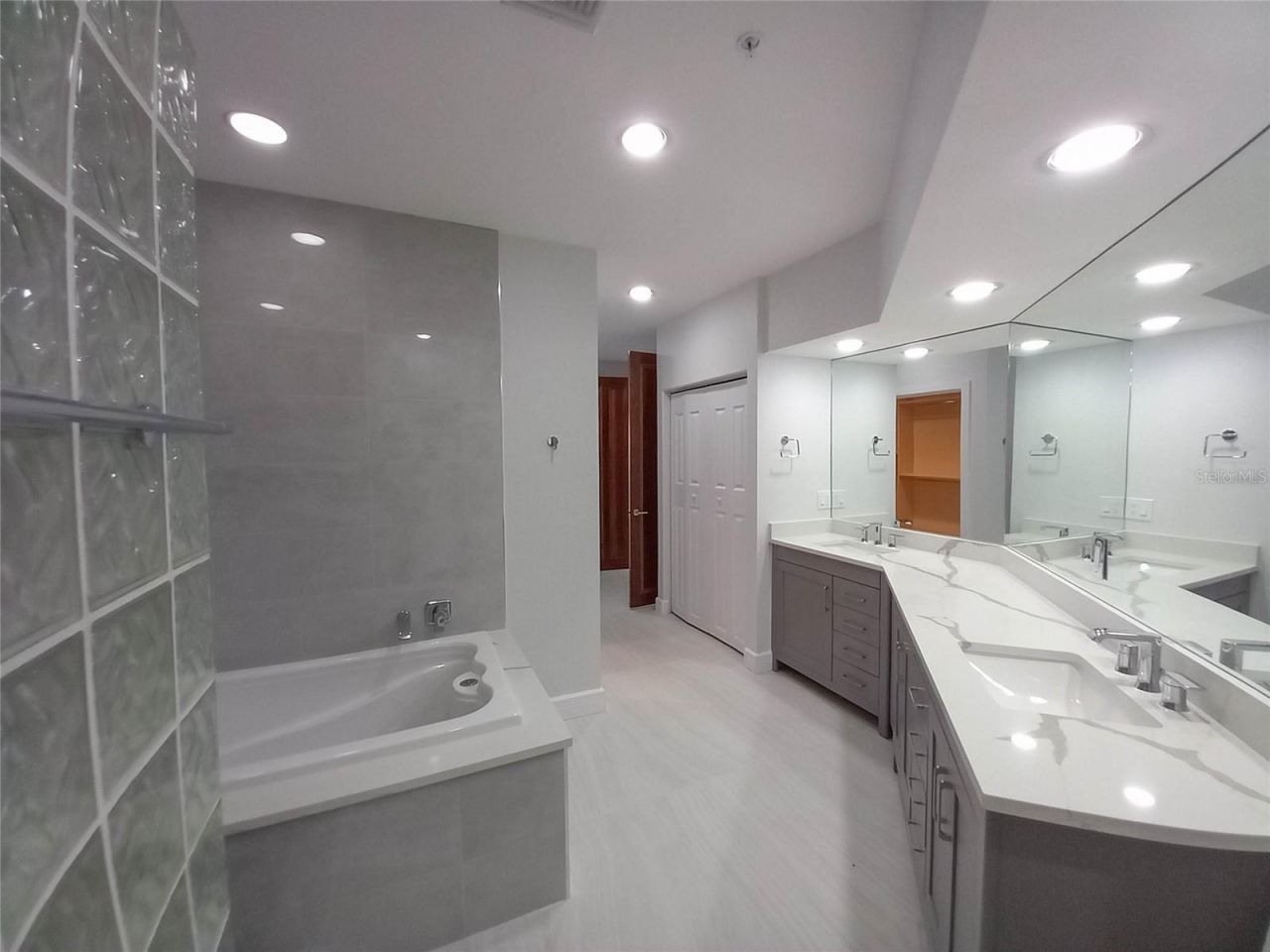 360 Gulf Of Mexico Drive, Unit 312, Longboat Key, FL 34228 Photo