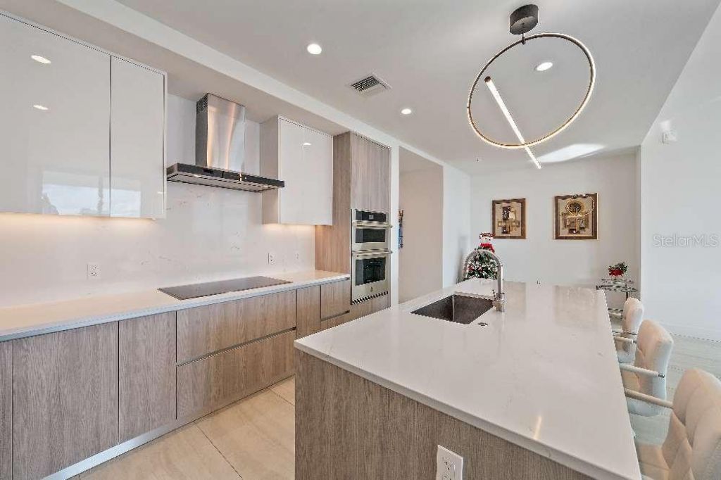 301 Quay Commons, Unit 1707, Sarasota, FL 34236 Photo