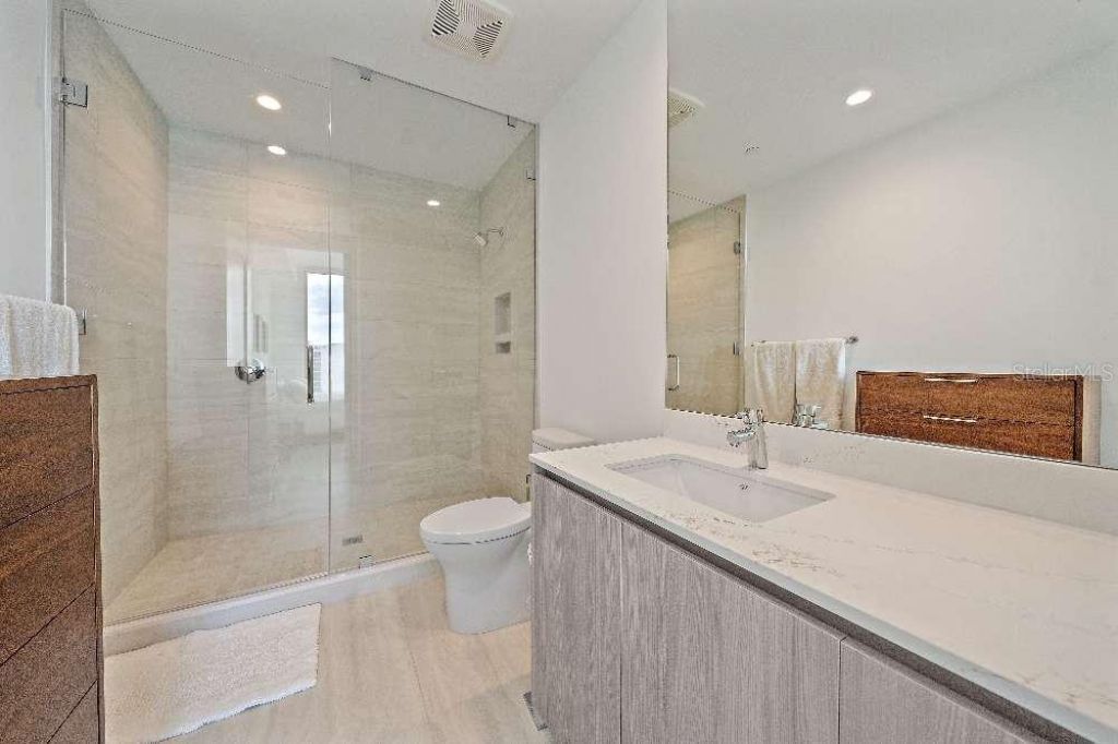 301 Quay Commons, Unit 1707, Sarasota, FL 34236 Photo