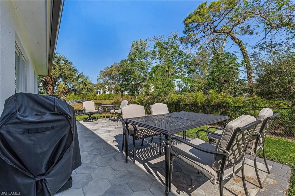 2499 Pine St, Naples, FL 34112 Photo