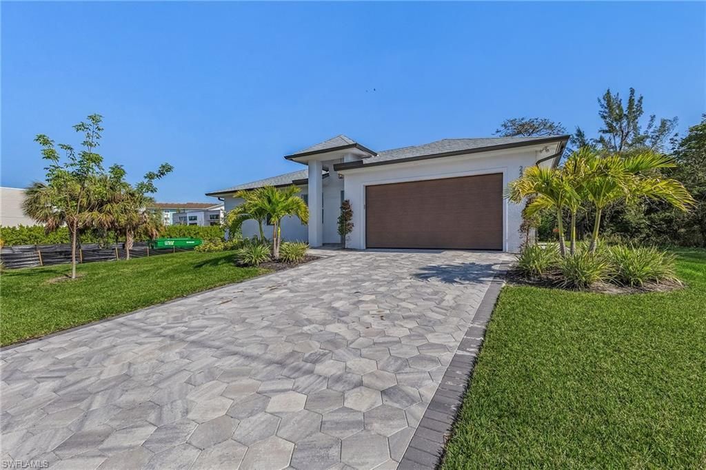 2499 Pine St, Naples, FL 34112 Photo
