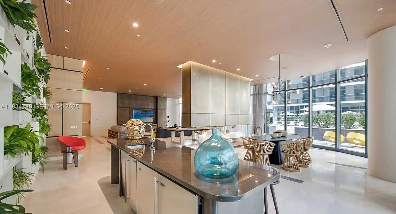 45 SW 9th St, Unit 3210, Miami, FL 33130 Photo