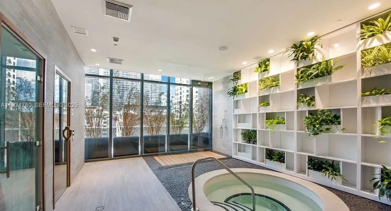 45 SW 9th St, Unit 3210, Miami, FL 33130 Photo