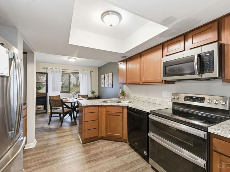 287 Bedford Glen Lane, Springdale, OH 45246 Photo 10