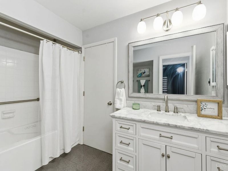 287 Bedford Glen Lane, Springdale, OH 45246 Photo 24