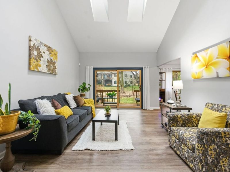 287 Bedford Glen Lane, Springdale, OH 45246 Photo 4