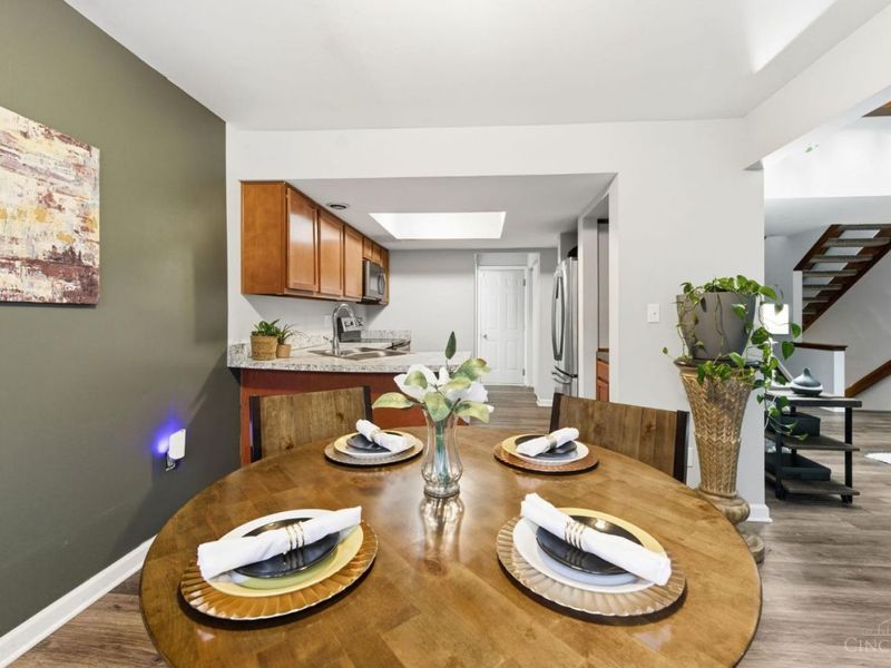 287 Bedford Glen Lane, Springdale, OH 45246 Photo 7