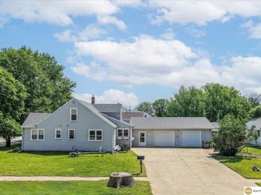 42 6th Street, Woodbine, IA 51579