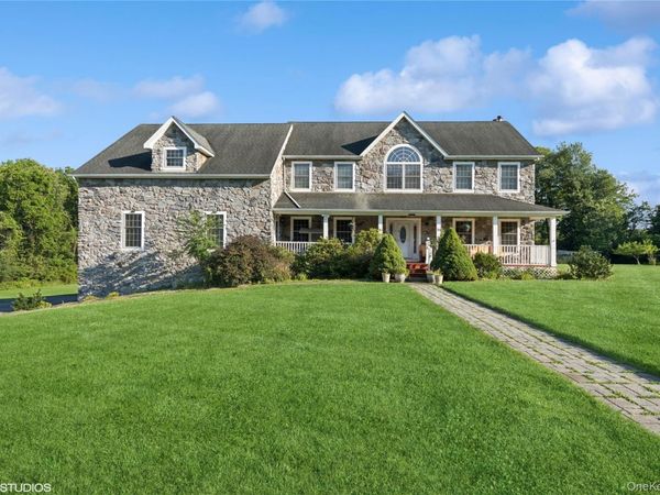 10 Willys Court, Rock Tavern, NY 12575