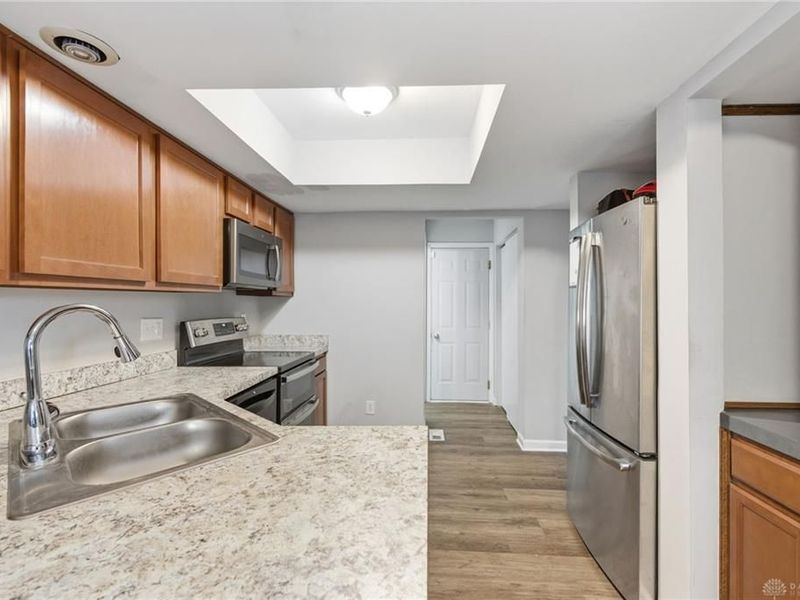 287 Bedford Glen Lane, Unit 27, Springdale, OH 45246 Photo 9