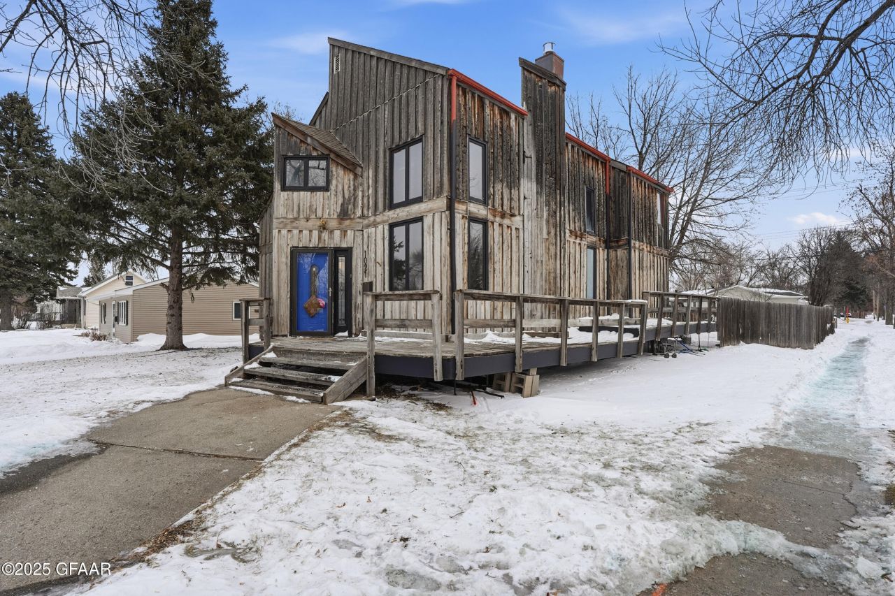 1021 S 20th Street, Grand Forks, ND 58201 Main Photo