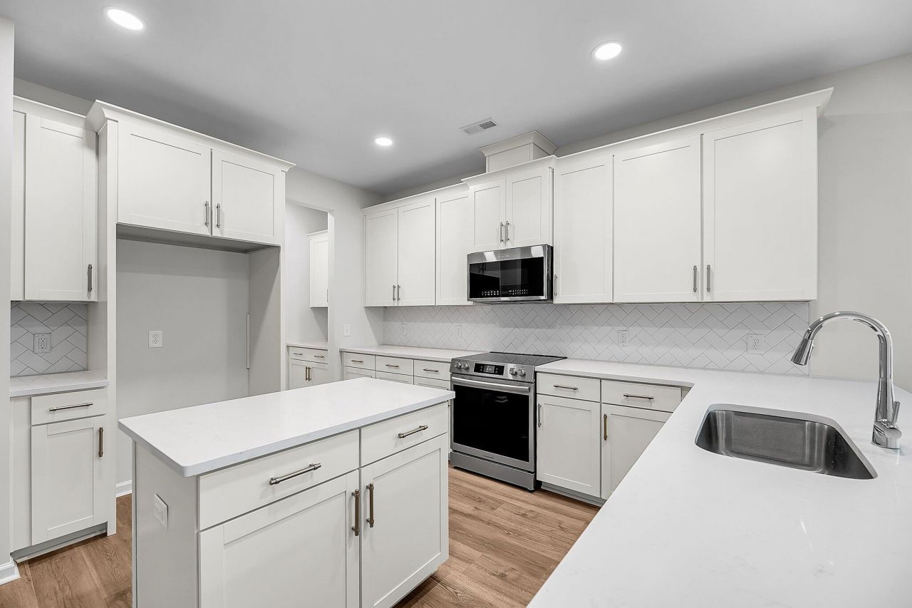 718 Alma Square Drive Photo 4