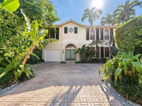 206 Queens Lane, Palm Beach, FL 33480