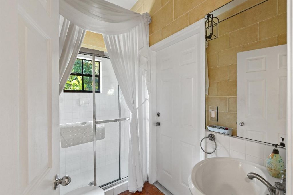 206 Queens Lane, Palm Beach, FL 33480 Photo