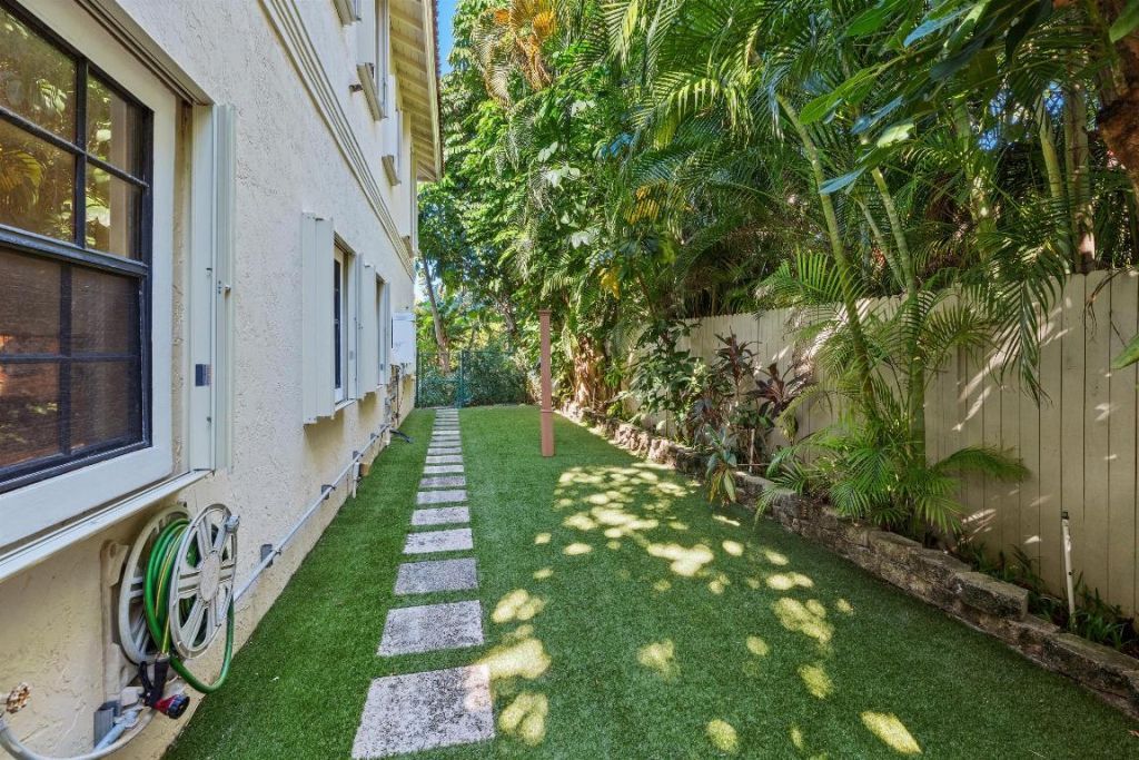 206 Queens Lane, Palm Beach, FL 33480 Photo