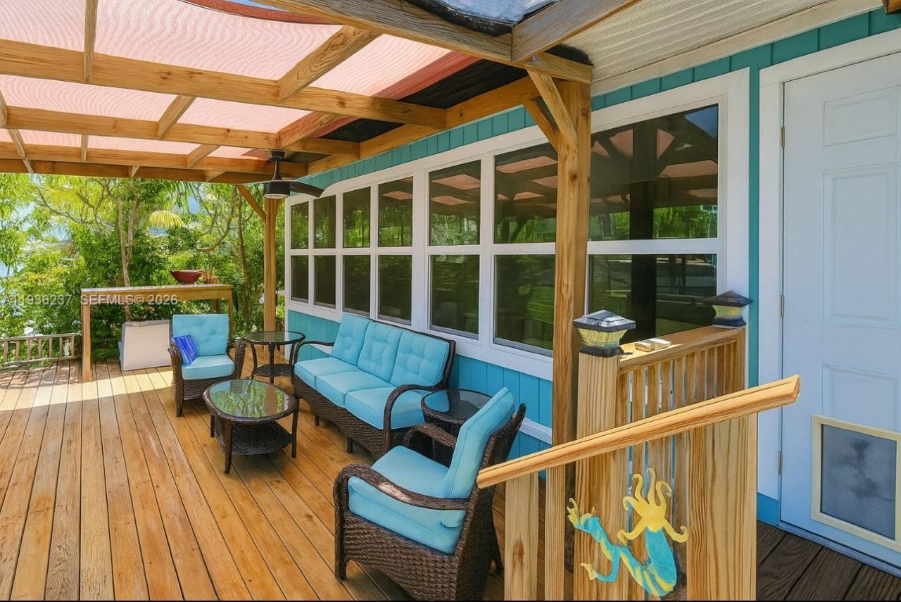 715 E Caribbean Dr E, Lower Keys, FL 33042 Photo