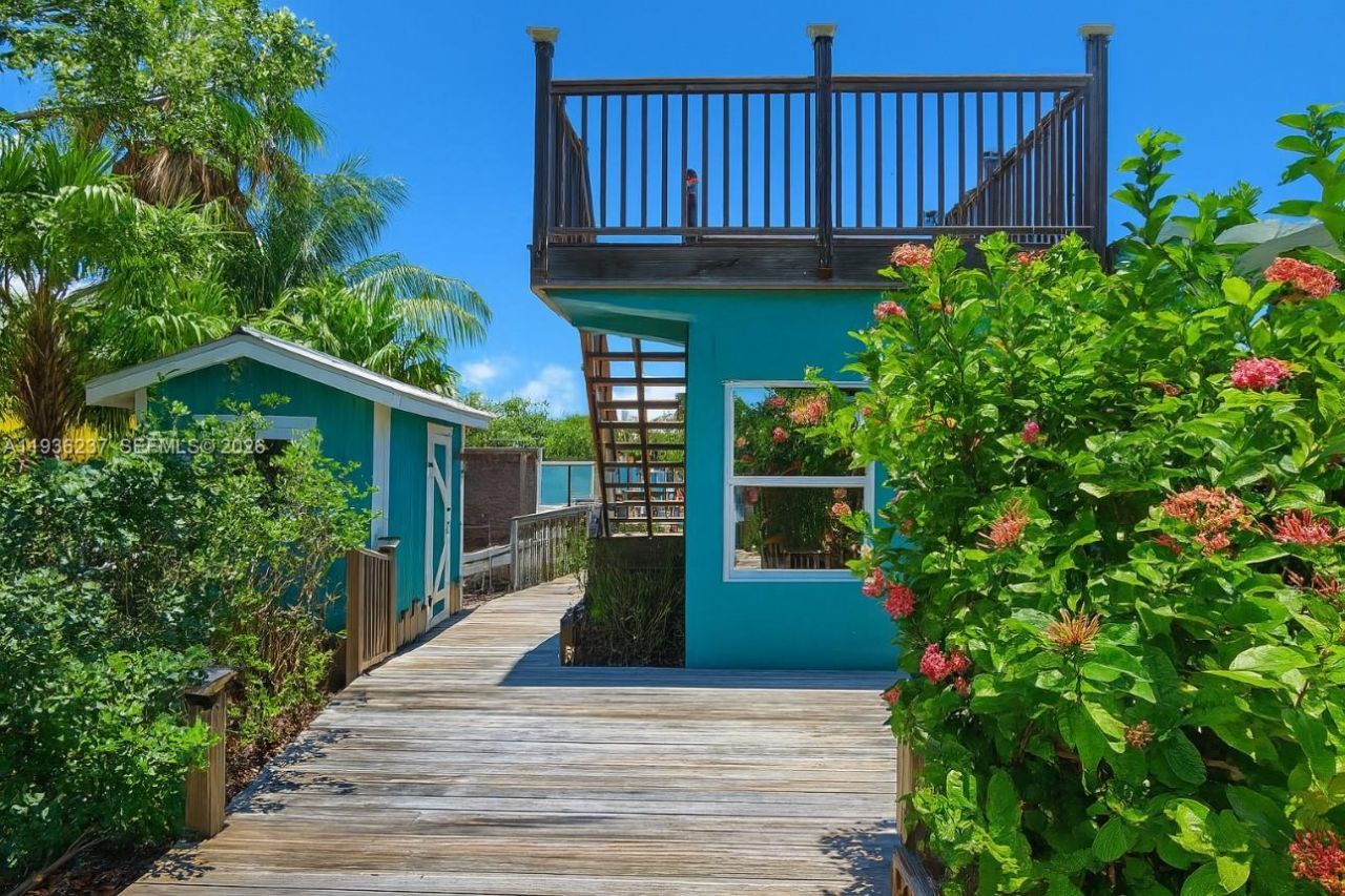 715 E Caribbean Dr E, Lower Keys, FL 33042 Photo