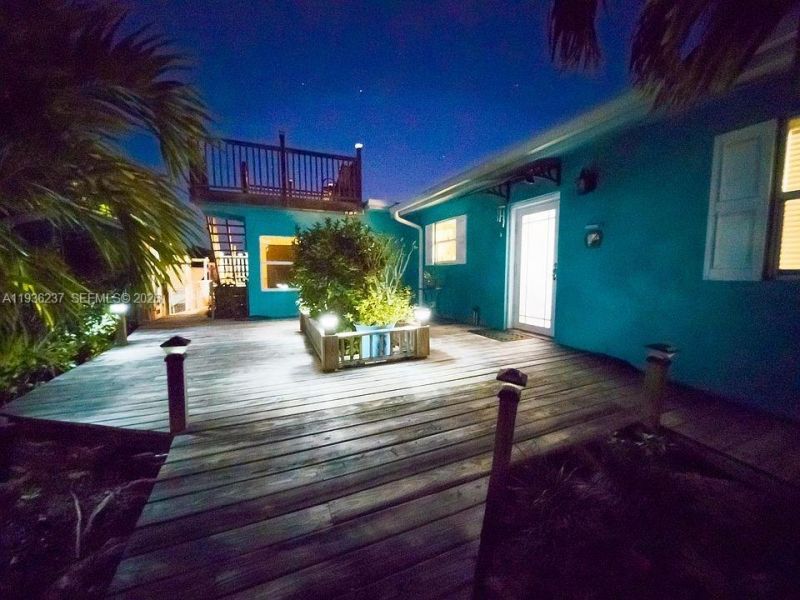 715 E Caribbean Dr E, Lower Keys, FL 33042 Photo