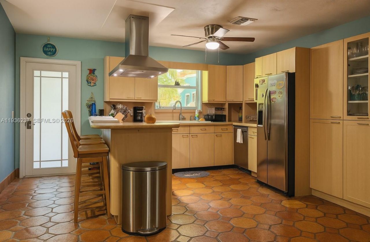 715 E Caribbean Dr E, Lower Keys, FL 33042 Photo