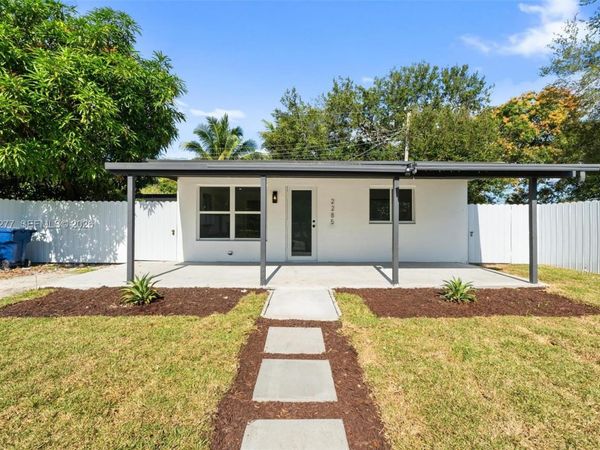 2285 NW 89th St, Miami, FL 33147